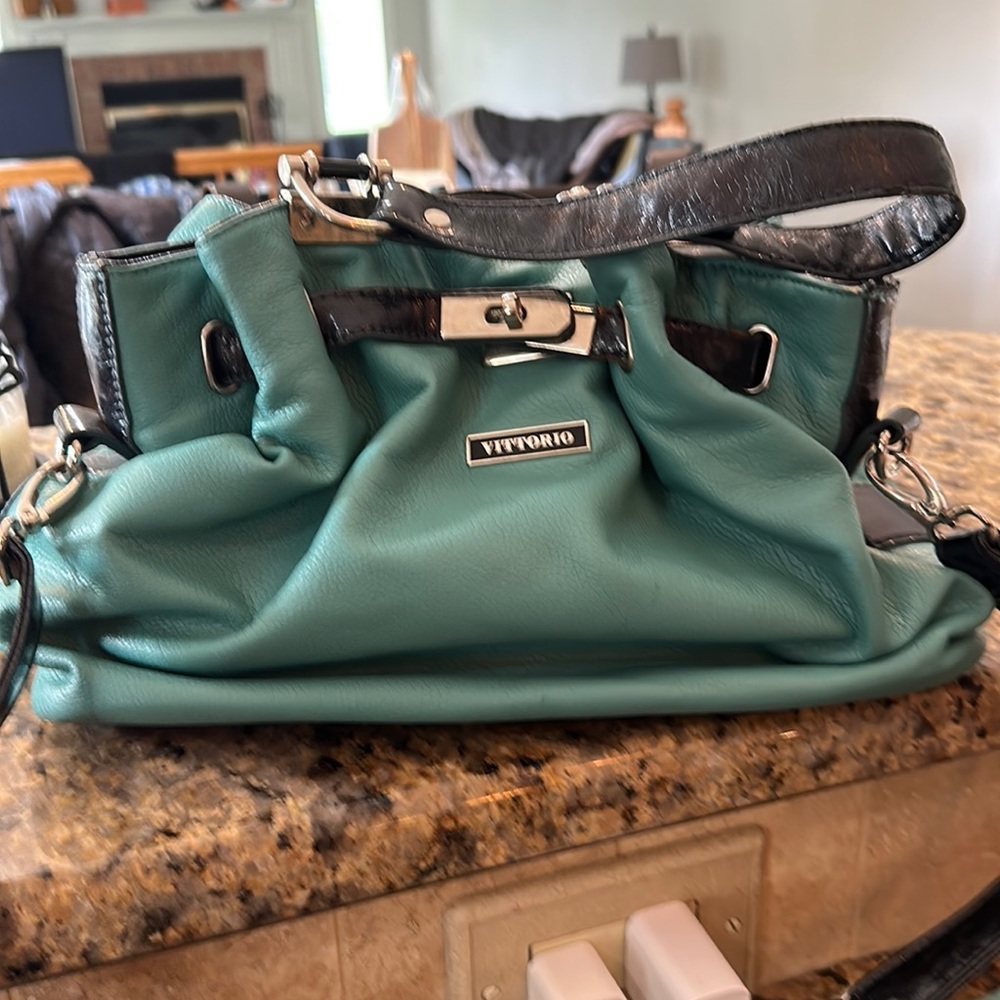 Vitoria Italian leather shoulder bag